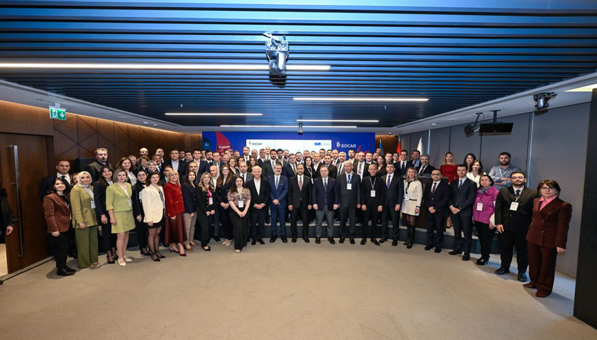 Üçüncü dönem mezunları için tören