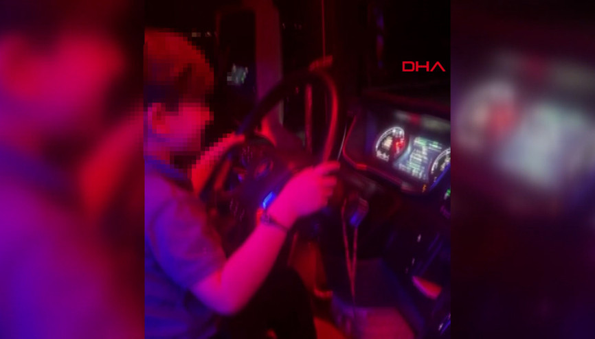 7 yaşındaki oğluna TIR kullandırıp, görüntüleri sosyal medyada paylaştı