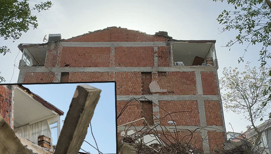 Avcılar’da yıkım sırasında yan binanın duvarı olmayan 2 odası ortaya çıktı