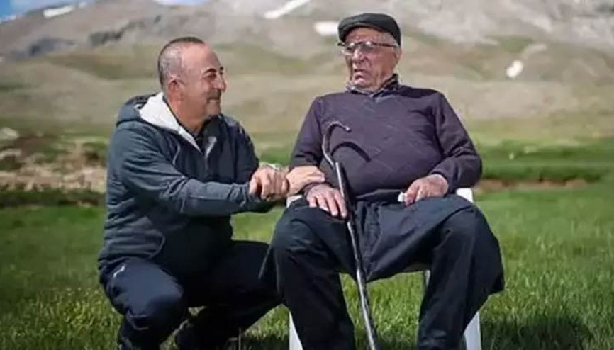 Mevlüt Çavuşoğlunun babası Osman Çavuşoğlu hayatını kaybetti