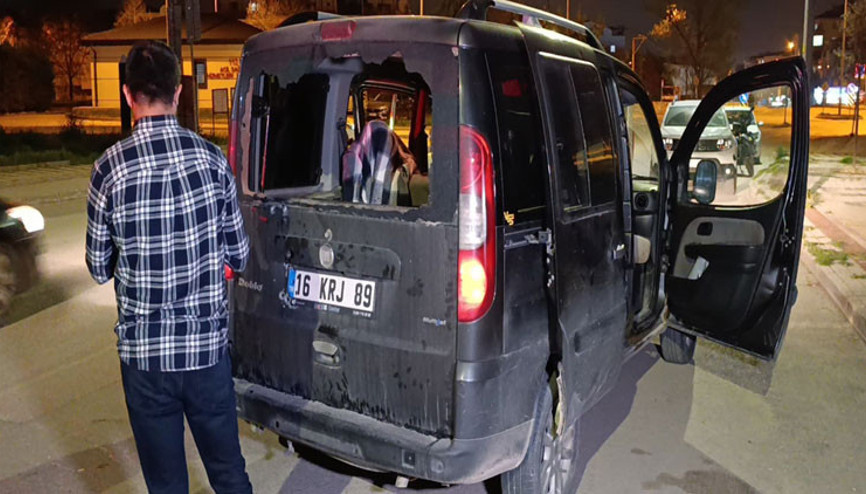 Seyir halindeki araca pompalı tüfekle saldırı