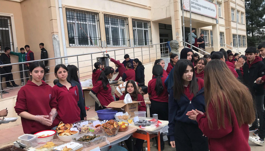 Derikte Gazze Yararına Kermes Düzenlendi Derikte Gazze Yararına Kermes Düzenlendi