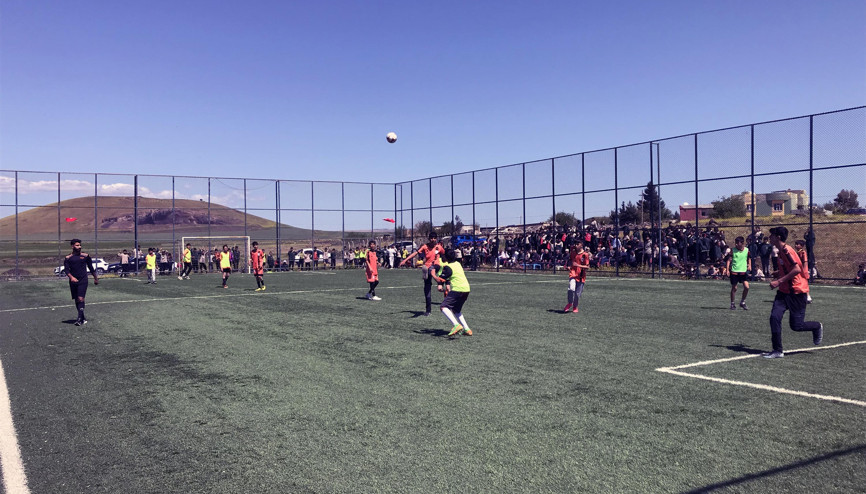 Derikte Şehit Uzman Çavuş Serdar Temelli anısına futbol turnuvası düzenlendi Derikte Şehit Uzman Çavuş Serdar Temelli anısına futbol turnuvası düzenlendi