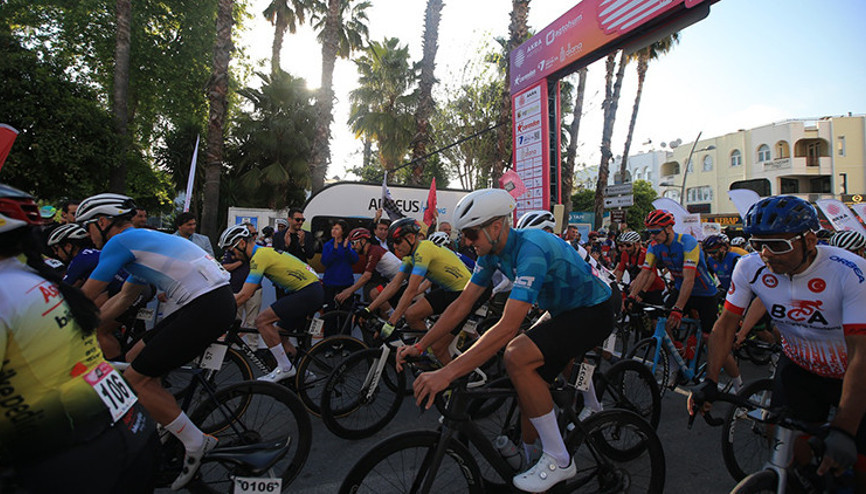 AKRA Gran Fondo’da pedallar dostluk için döndü