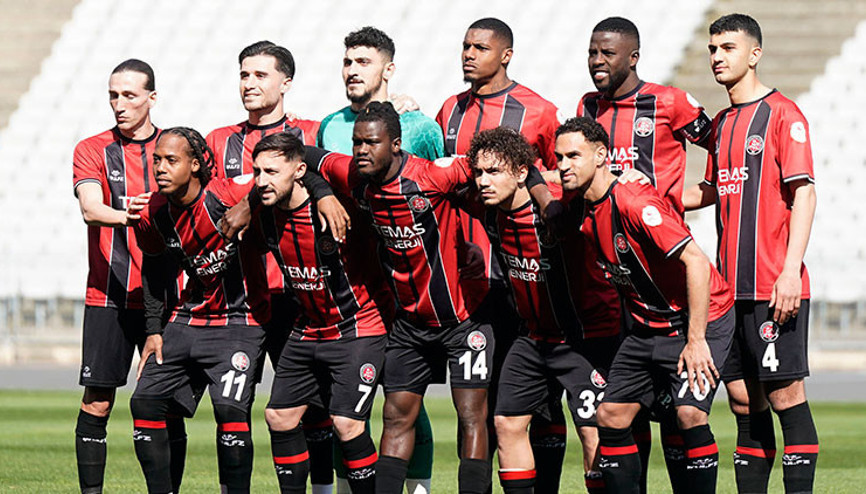 Kocaliesporun şampiyonluğunu ilan ettiği 1. Ligde gözler ikincilik mücadelesinde