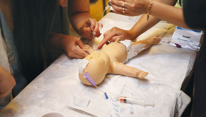 Robotlu Yenidoğan bakımı Robotlu Yenidoğan bakımı