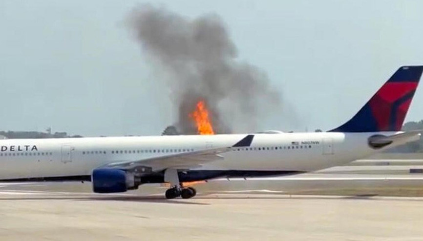 Kalkışa hazırlanan uçak alev aldı: Yolcular tahliye edildi