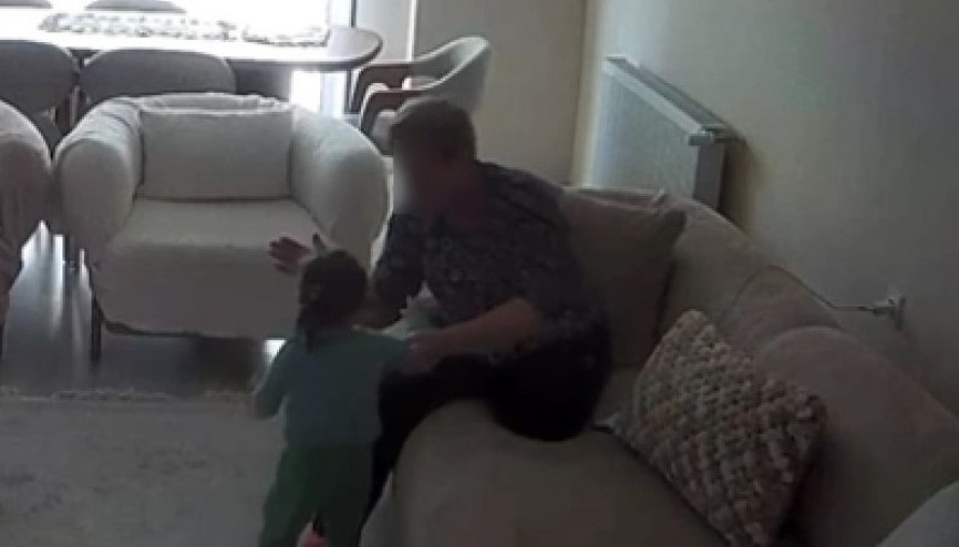 Bakıcı, 2 yaşındaki çocuğa dehşeti yaşattı Allah kimseye böyle bir şey yaşatmasın Bakıcı, 2 yaşındaki çocuğa dehşeti yaşattı Allah kimseye böyle bir şey yaşatmasın