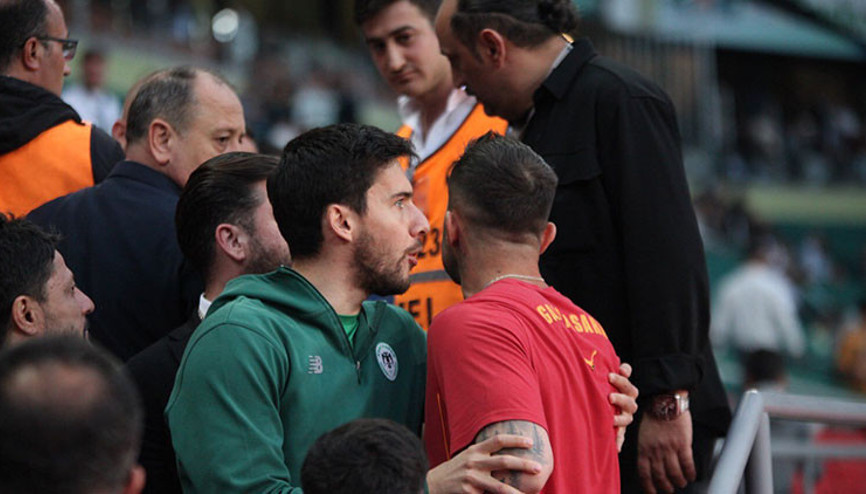 Konyaspor taraftarı ile Abdülkerim Bardakci arasında gerginlik