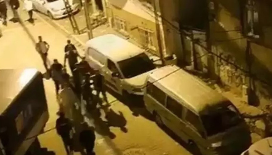 Esenyurt’ta vatandaşlar uyuşturucu satıcılarının peşine düştü: O anlar kamerada