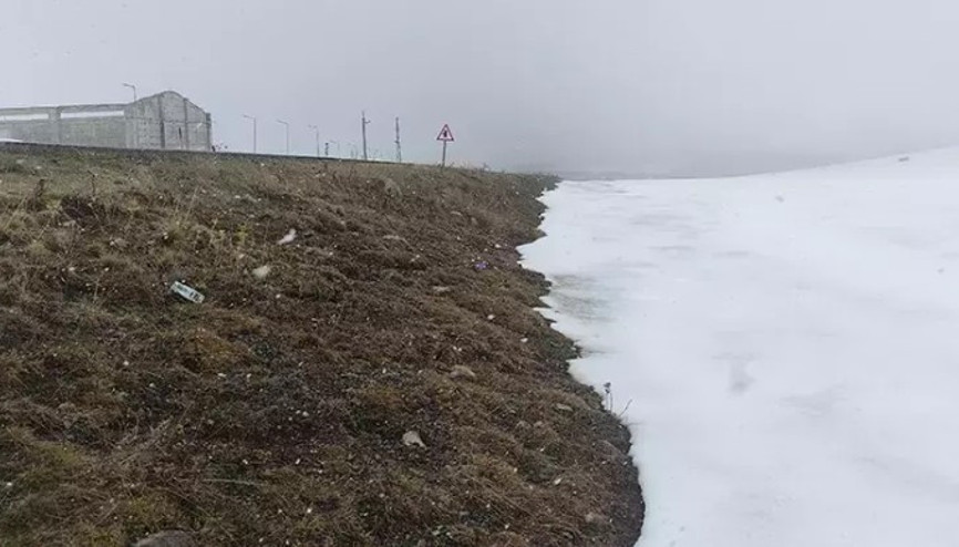 Ardahan’ın yüksek kesimlerinde kar yağışı etkili oldu