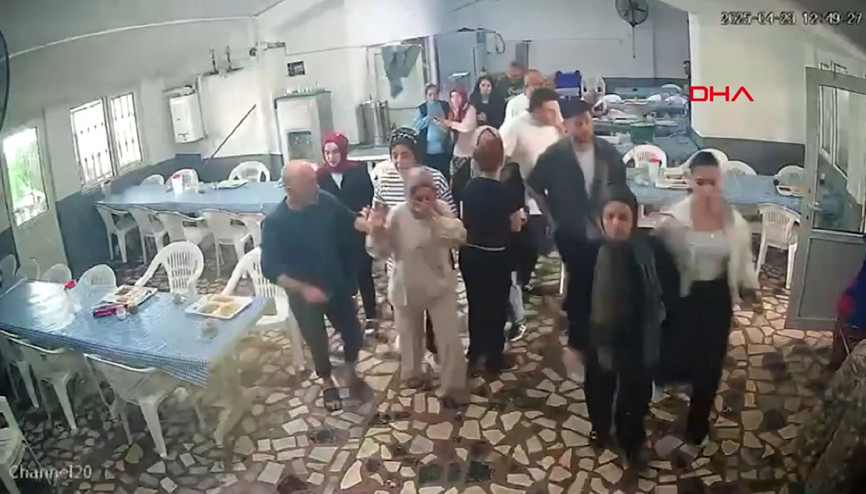 Depreme yemekhanede yakalandılar; bir işçi bayılırken bir kişi yemek yemeye devam etti