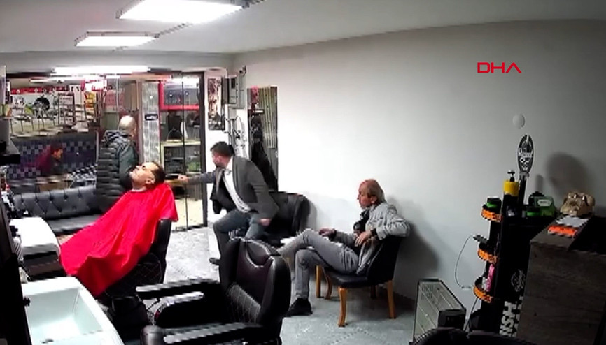 Depreme tıraş esnasında yakalandı, berber müşteriyi bırakıp kaçtı