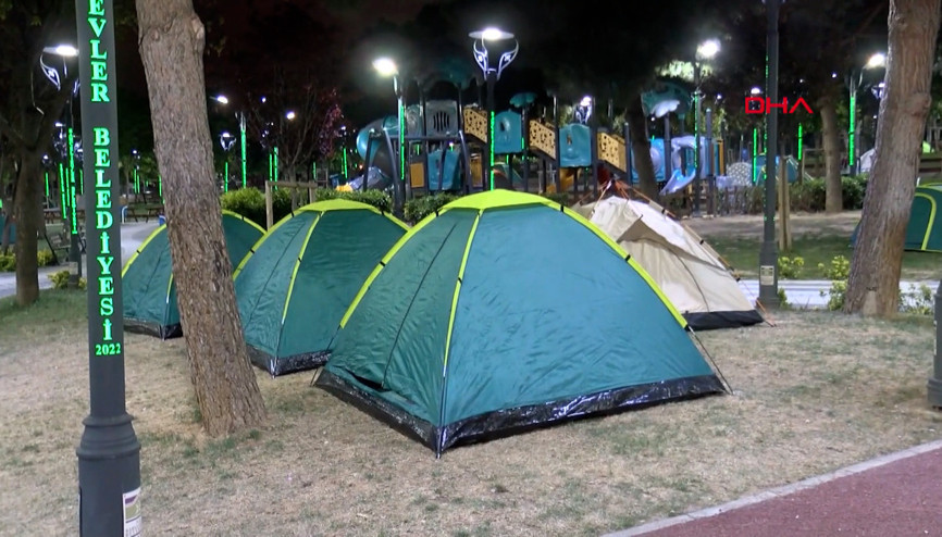 İstanbul’da çadırlarda deprem nöbeti