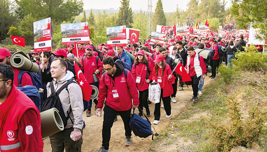 57’nci Alay’a Vefa Yürüyüşü yapıldı: Dedeciğim biz geldik