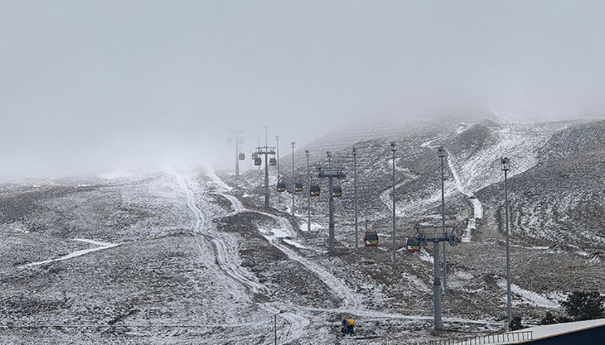 Erciyese nisan karı: Her yer beyaza büründü