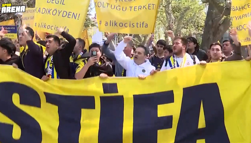 Fenerbahçe taraftarından başkan Ali Koç ve yönetime istifa çağrısı