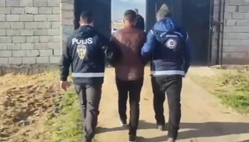 Bakan Yerlikaya: 42 göçmen kaçakçılığı organizatörü ve 433 düzensiz göçmen yakalandı Bakan Yerlikaya: 42 göçmen kaçakçılığı organizatörü ve 433 düzensiz göçmen yakalandı