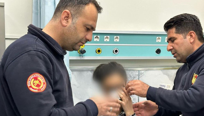 Şanlıurfada 15 yaşındaki çocuk, elbise giyerken gözünü fermuara sıkıştırdı