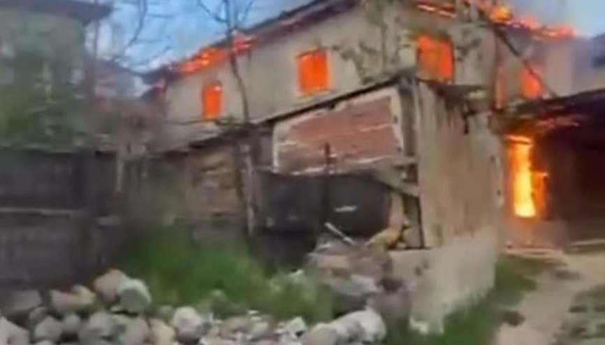 Karabük’te 2 katlı evde yangın