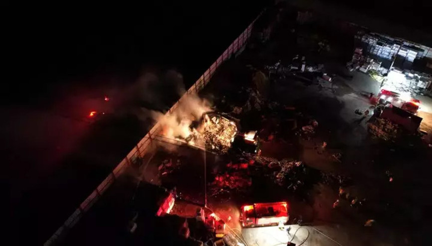 Manisa’da geri dönüşüm tesisinde yangın