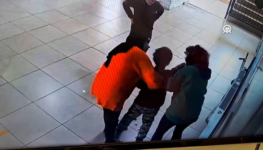 Öğretmen nefes borusuna ekmek kaçan öğrencisini Heimlich manevrasıyla kurtardı