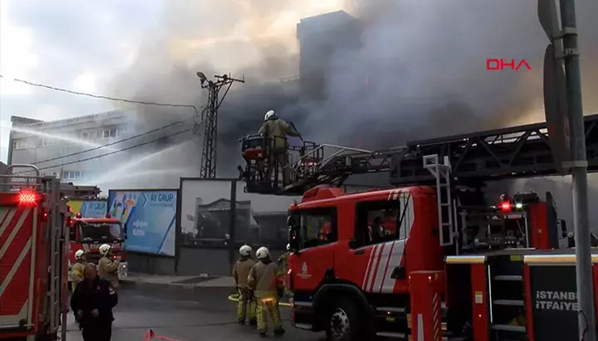 Sancaktepede iş merkezinde yangın