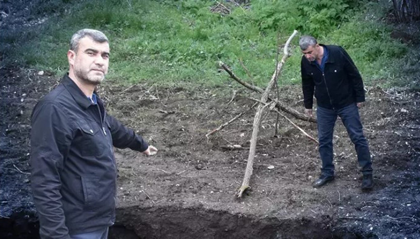 Sivas’ta tarlada 7 metre çapında obruk oluştu Sivas’ta tarlada 7 metre çapında obruk oluştu