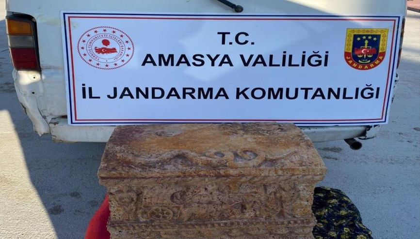 Amasya’da Roma dönemine ait mini lahit ele geçirildi
