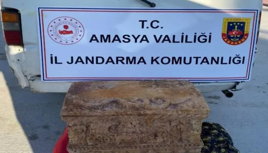 Amasya’da Roma dönemine ait mini lahit ele geçirildi