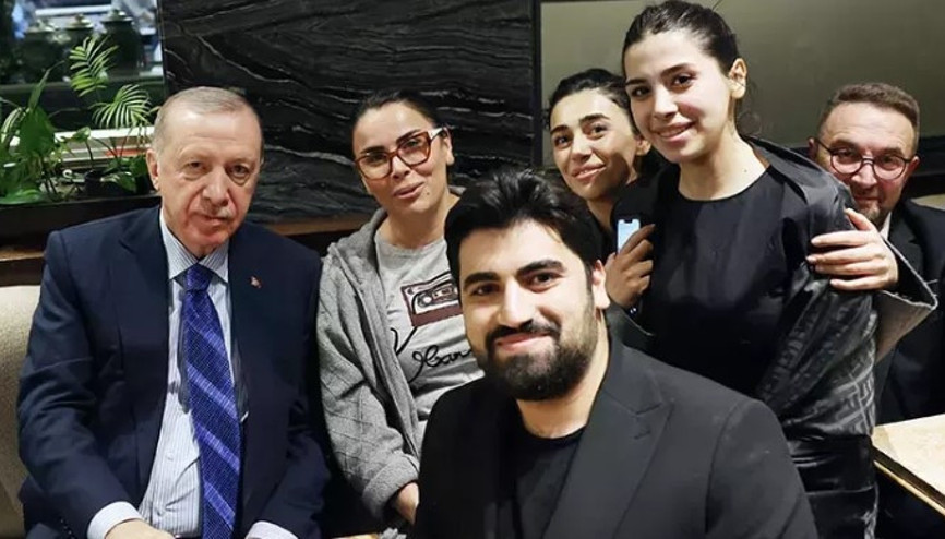 Cumhurbaşkanı Erdoğan Ankara’da kafe ziyaretinde vatandaşlarla buluştu