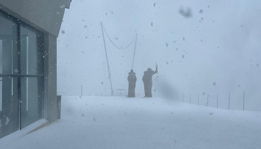 Mayıs ayında kar sürprizi: Tesise gelenler büyük şaşkınlık yaşadı