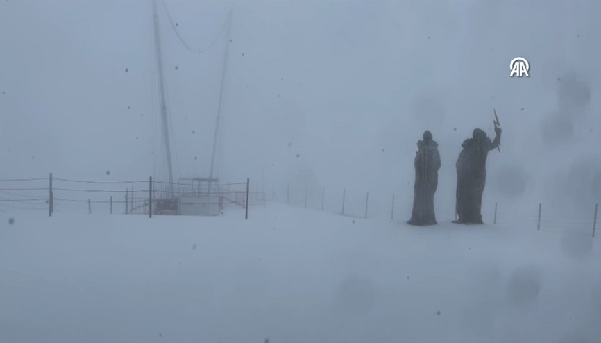 Antalyada Tahtalı Dağı’nın zirvesinde kar yağdı