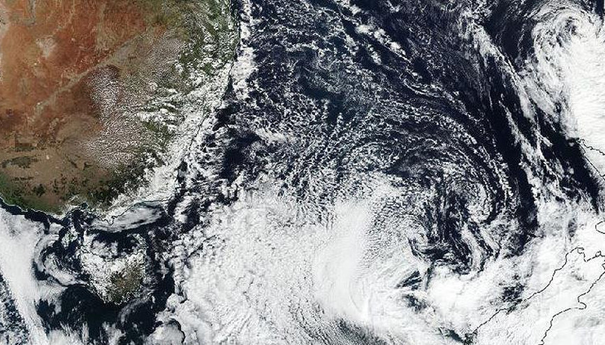 Yeni Zelandada olağanüstü hal ilan edildi: Şiddetli rüzgarlar hayatı durdurdu