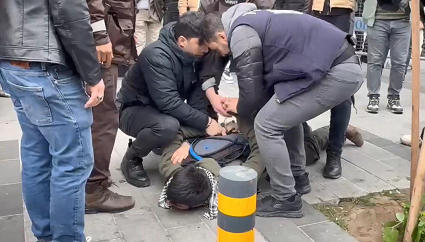 1 Mayısta polis kontrolünde üzerinden makas çıktı, burun kıllarımı kesiyorum dedi