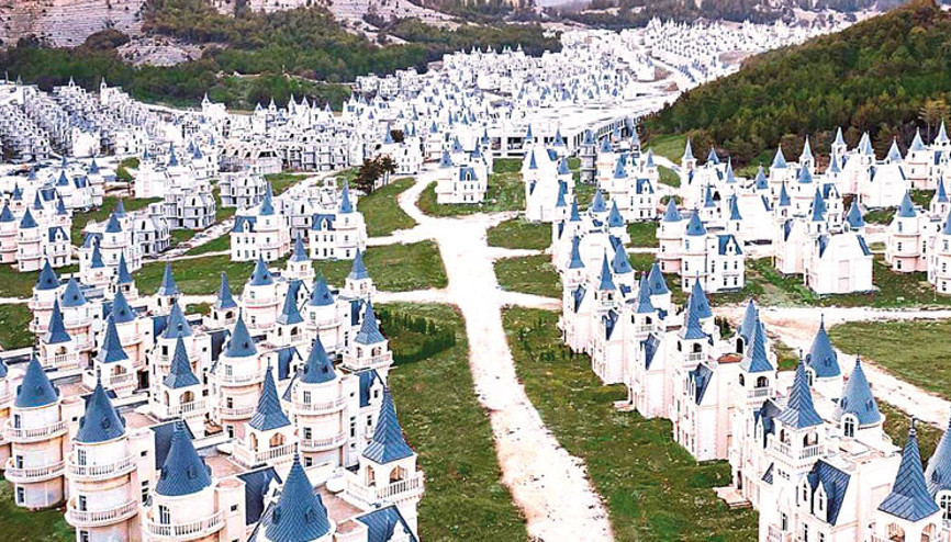 Villa dolandırıcılarına 885 yıl istendi: ‘Peri masalı’nın hayalet şatoları Villa dolandırıcılarına 885 yıl istendi: ‘Peri masalı’nın hayalet şatoları