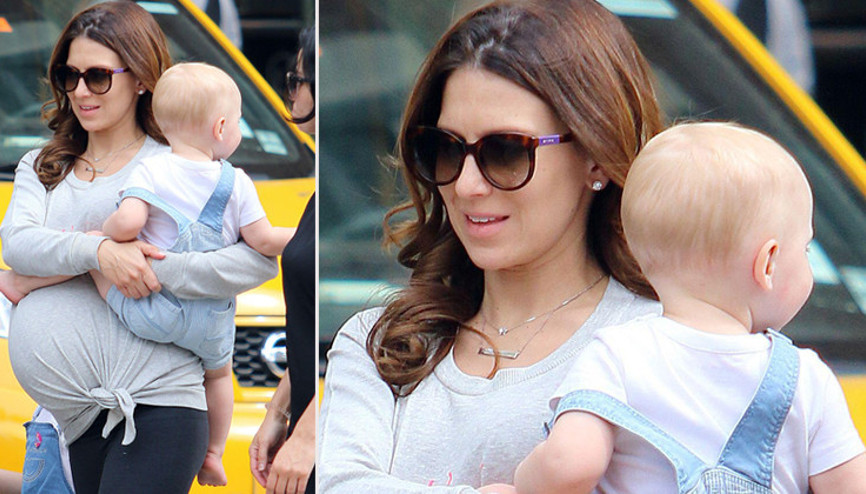 Bir bebeği kucağında, diğeri karnındaydı... Evlilik yüzüğünü çıkarıp yola düştü... Sonra geri dönüp dört çocuk daha doğurdu