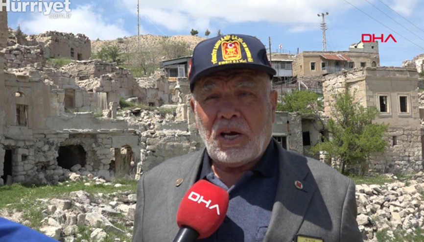 Kıbrıs gazisi, 35 yıldır yatalak oğlu için terk edilen mahalleyi bekliyor