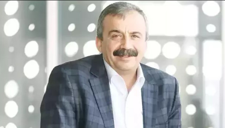 Sırrı Süreyya Önder hayatını kaybetti, Hande Fırat canlı yayında açıkladı Sırrı Süreyya Önder hayatını kaybetti, Hande Fırat canlı yayında açıkladı