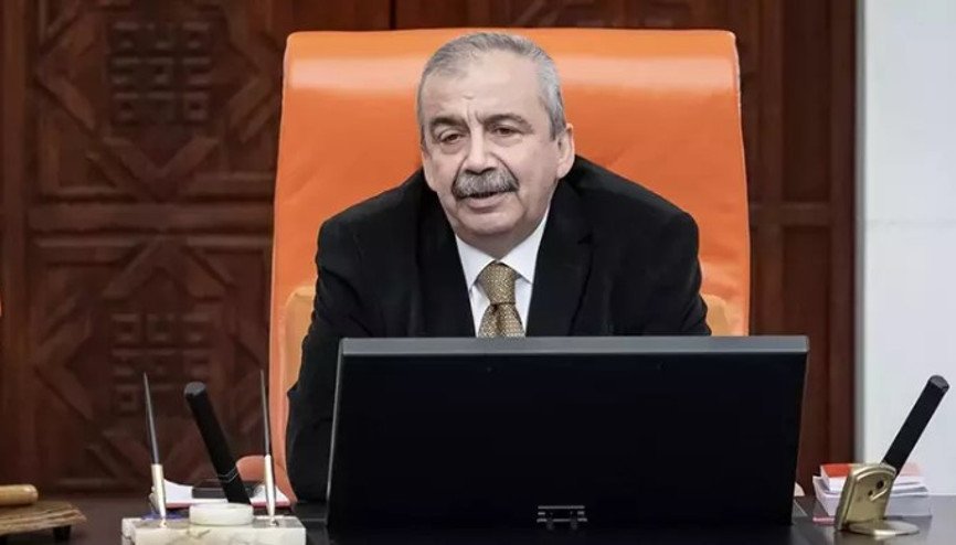 Yoğun bakımda tedavi gören Sırrı Süreyya Önder hayatını kaybetti Yoğun bakımda tedavi gören Sırrı Süreyya Önder hayatını kaybetti