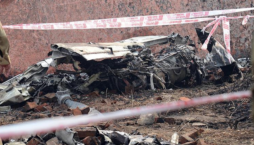 ABDde uçak kazaları devam ediyor: Tek motorlu uçak evlerin üzerine çakıldı, 2 kişi hayatını kaybetti