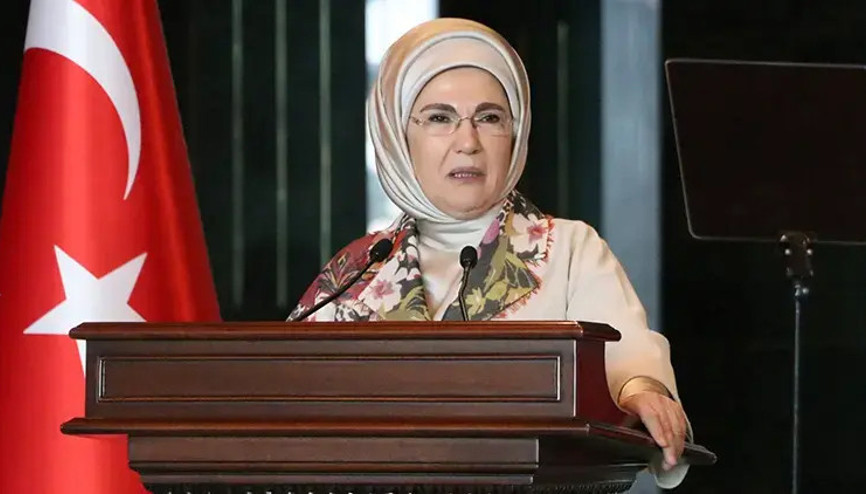 Emine Erdoğandan Dünya Ebeler Günü mesajı