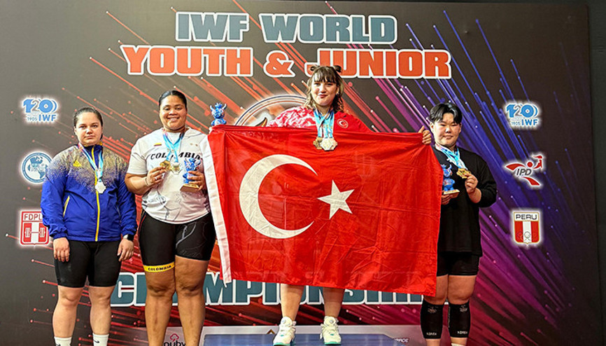 Milli halterci Fatmagül Çevik, dünya şampiyonu