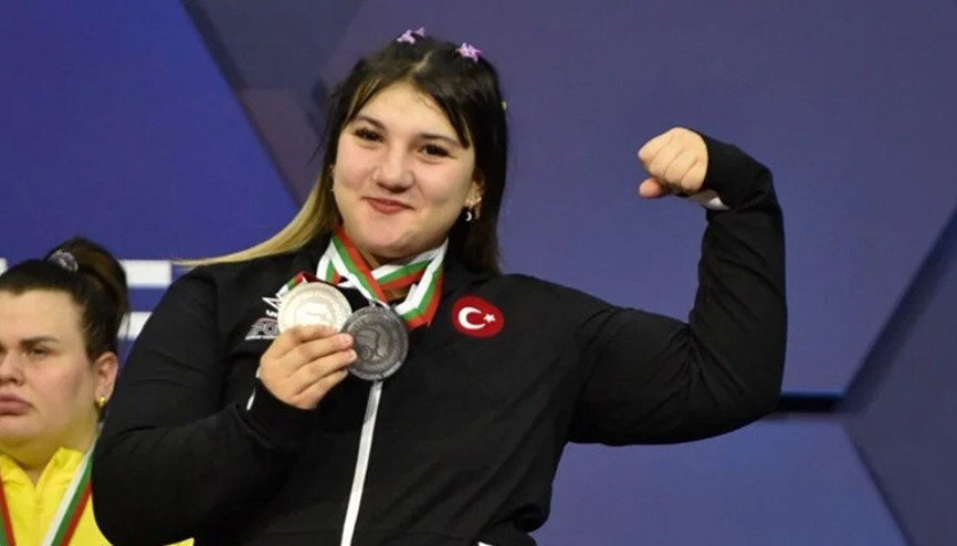 Fatmagül Çevik kimdir, kaç yaşında ve nereli Milli halterci Fatmagül Çevik 245 kiloluk dereceyle dünya şampiyonu oldu Fatmagül Çevik kimdir, kaç yaşında ve nereli Milli halterci Fatmagül Çevik 245 kiloluk dereceyle dünya şampiyonu oldu