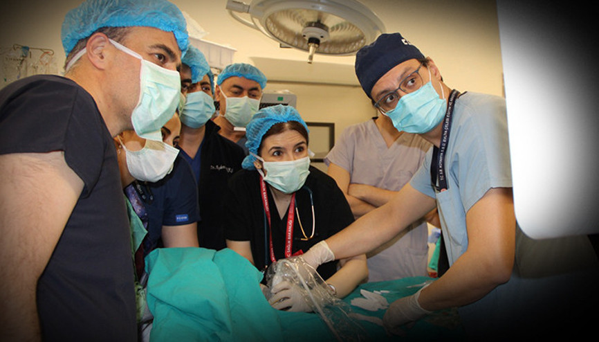 Tıp literatürüne geçecek operasyon Yeni doğan bebekte tespit edildi hemen ameliyata alındı