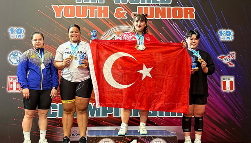 Milli halterci Fatmagül Çevik, gençler dünya şampiyonu oldu
