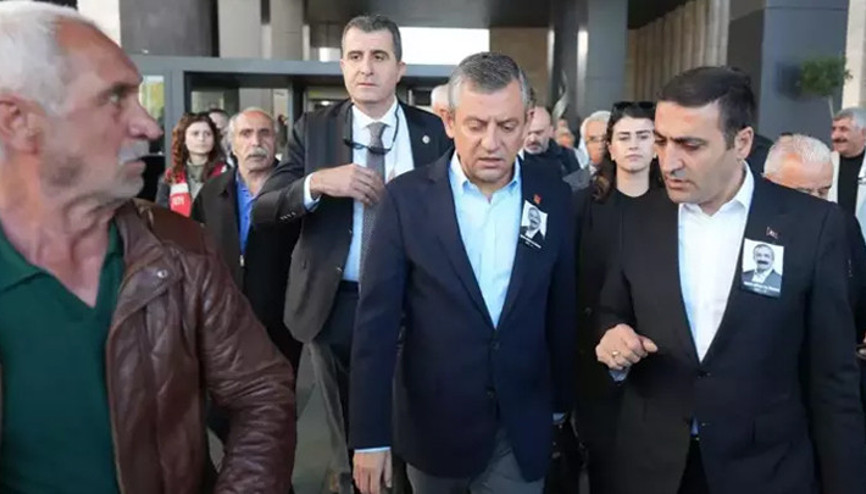 Son dakika... Özgür Özele saldıran şüpheli tutuklandı Savcılık ifadesinden dikkat çeken detaylar...