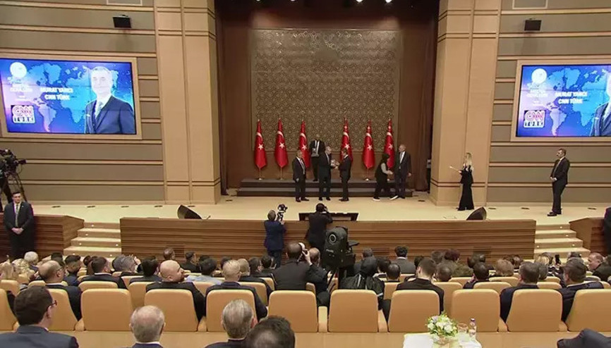 Demirören Medya TV Grup Başkanı Murat Yancı ve CNN TÜRK Özel Haberler Şefi Fulya Öztürk’e ödül