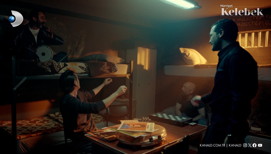 Eşref Rüyada Yetimler’den Kehribar performansı