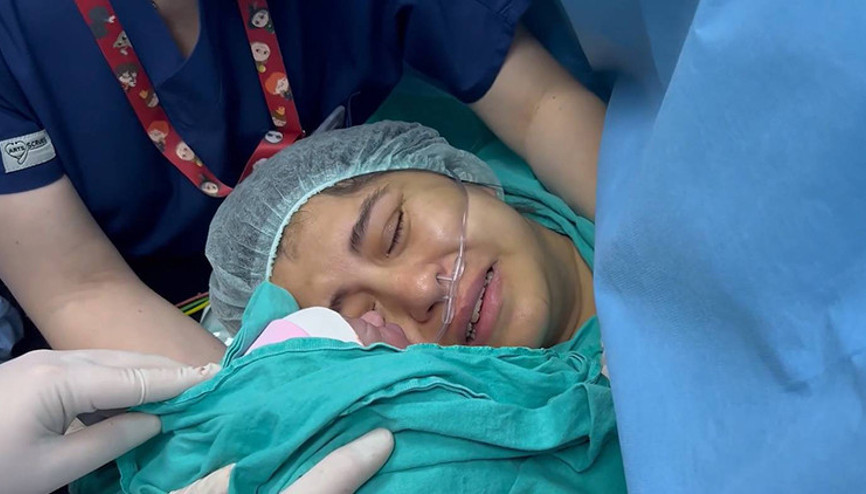 Türkiyede ilk kez gerçekleşti: Genç kadın doktorların risk uyarısını göze aldı, en büyük hayaline kavuştu Türkiyede ilk kez gerçekleşti: Genç kadın doktorların risk uyarısını göze aldı, en büyük hayaline kavuştu